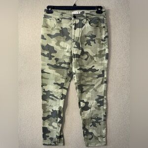Women's Camo Skinny Pants - Olive Green Camouflage
